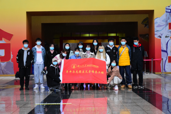 2020.11.23集团第一期青马班学员集体参观武汉抗疫展览